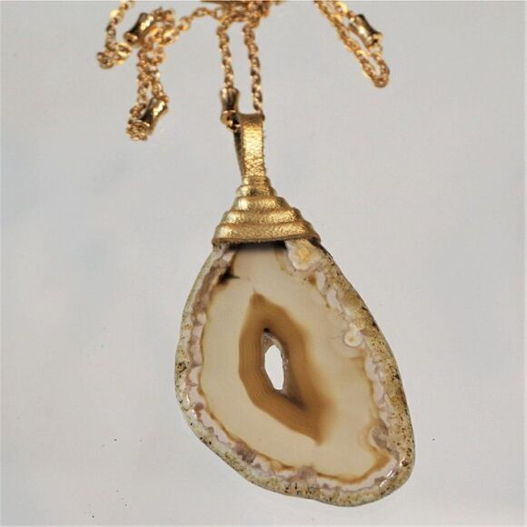 Natural Tan Agate Stone Slice Polished Geode Pendant Gold Tone Chain Necklace - Picture 2 of 6